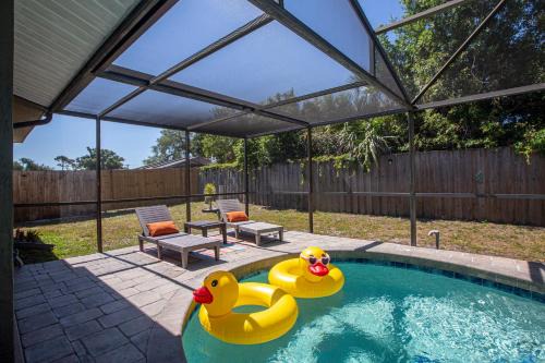 Sarasota home with private heated pool, close to Siesta Key Beach