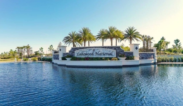 Sarasota NEWER CONDO IN LAKEWOOD NATIONAL GOLF & CLUB & SHORT DRIVE TO BEACHES
