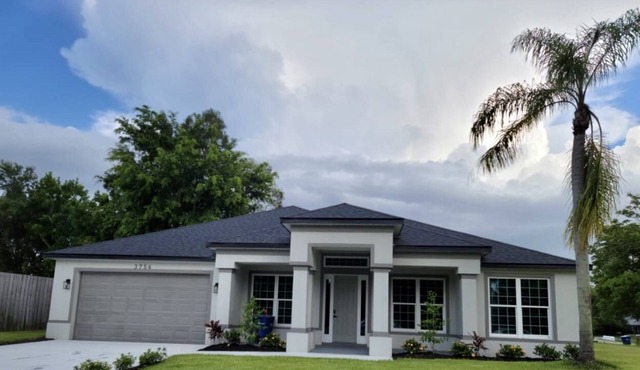 Sarasota Private Brand New 3 Bedroom 2 Bathroom House