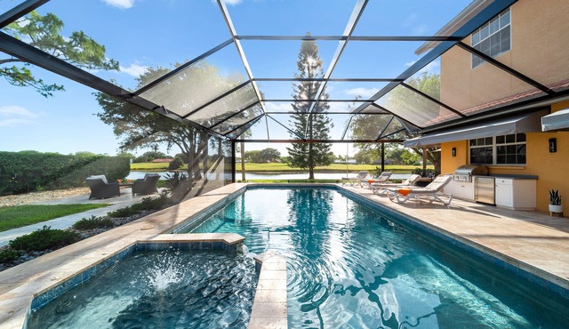 Sarasota Retreat: Sleeps 21, heated pool near beaches & top attraction