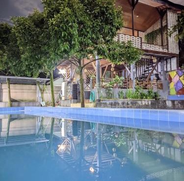 Sarasutha hotel and pool
