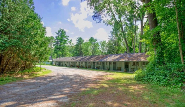 Saratoga Garden Motel Entire Property