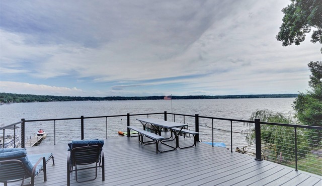 Saratoga Lake Huge 6BR + Private Boathouse