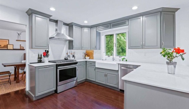 Saratoga Links track rental 4 bed 2.5 bath. Sleeps 8!