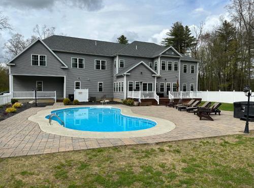 Saratoga Luxury Retreat, In-Ground Heated Pool, 4 Car Garage, Gourmet Kitchen, Private Office Space