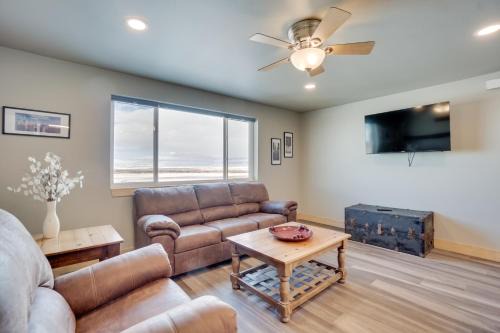 Saratoga Retreat about 3 Mi to Saratoga Lake!