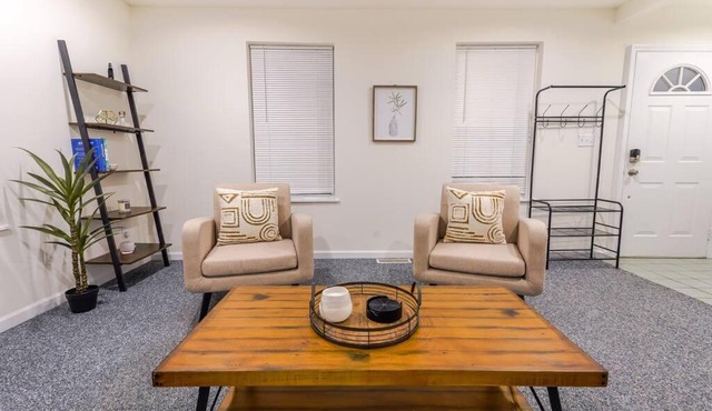 Saratoga Serenity: Charming Rental Nearby Downtown