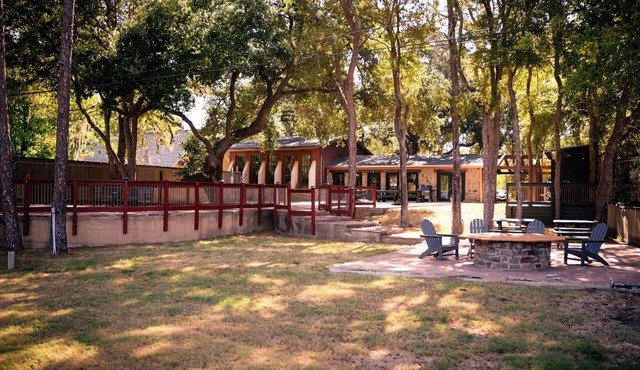 Sargent, Tx Spacious, Creekfront Home, Amazing Outdoor Space & 2 Fishing Piers.