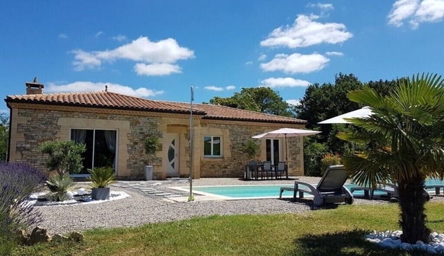 Sarlajoande, a modern villa in Perigord style