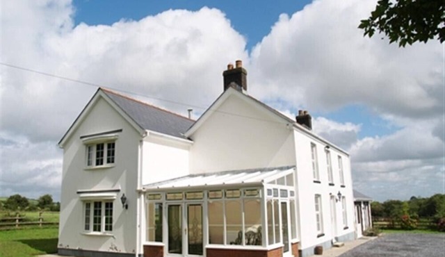 SARNAU, family friendly, country holiday cottage in Efailwen