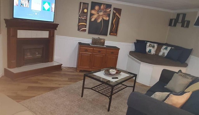 Sarnia's Hidden Gem - 3 BR/2 BA by College/Hwy/Arena