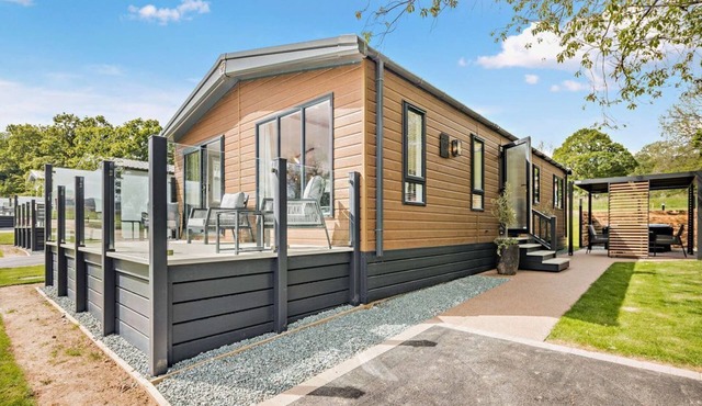 Saron 2.0 Spa (Pet), Llandyrnog