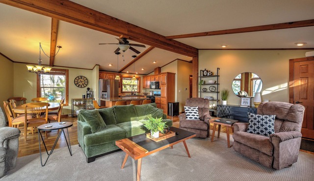 Sarona Serenity: Lakeside Retreat for Families