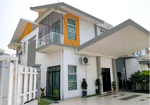 Sarrah Homestay At Kasa Height Residence