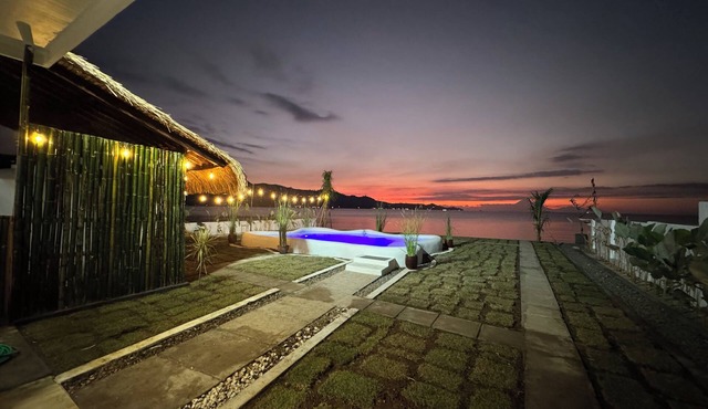 Sasak House:Private BeachFront Home