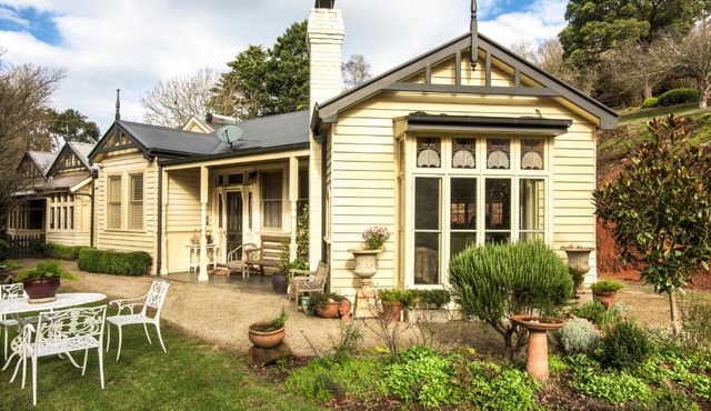 Sassafras village stay - historic home sleeps 4