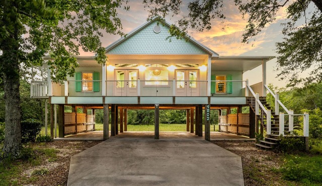 Sassy Seas HideAway, a relaxing cottage in a quiet neighborhood