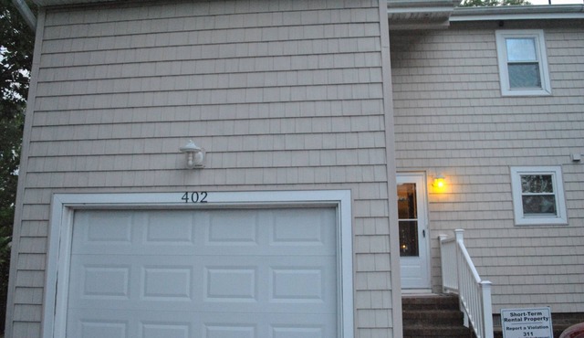 Sat-Sat rental. A stunning view of Lake Christine & short walk to Croatan beach!