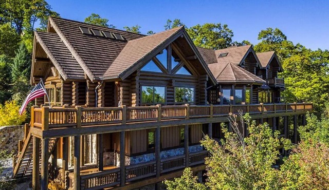 Satulah Vista: Luxe cabin with stunning views minutes from downtown Highlands