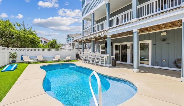 Saturday to Saturday only elevator private pool hot tub Close to Ocean!
