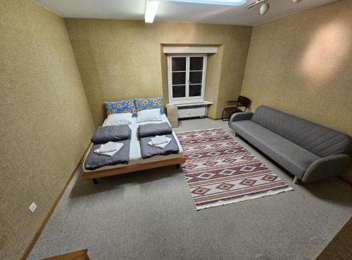 Saturn - Private Room with Private WC - Chur Old Town