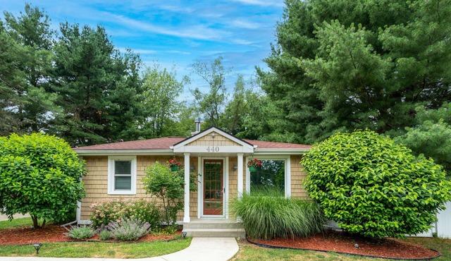 Saugatuck Area - 2BR Hot Tub, Pet Friendly, Large Fully Fenced Yard!