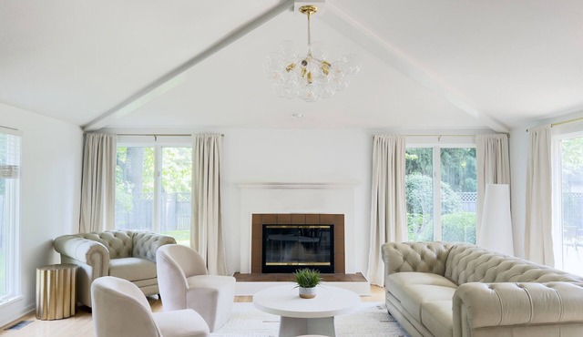 Saugatuck City-Stylish Mid-Century Modern-Sleeps 8