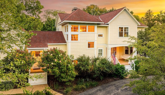 Saugatuck Modern Farmhouse - Walk Everywhere!