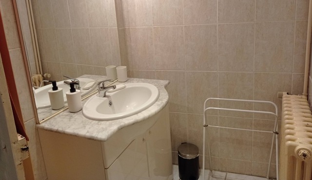 Saulieu town center apartment