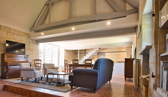 Saumur Côté Campagne ! Ancien Corps de Ferme Complètement Restauré Avec Jardins