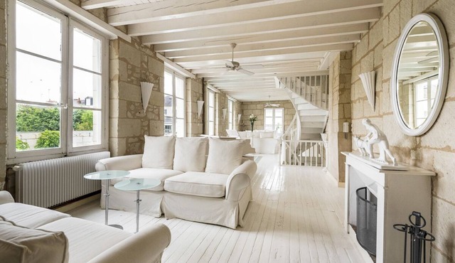 Saumur en Blanc - Four Bedroom Villa, Sleeps 8