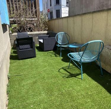 Sauna commun et Chambre privée à 50 m de la plage salle de bain et cuisine commune