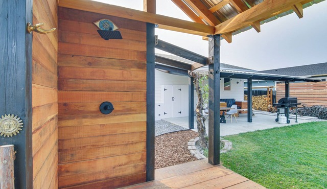 Sauna, Gas Grill & More! Belgrade Duplex