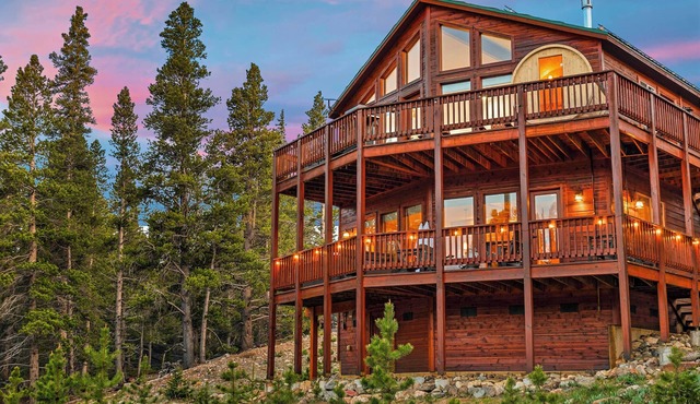 Sauna Hot tub 2 King Beds Game Room Mtn views Close to Breck Pet friendly