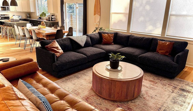 Sauna, hot tub, cold plunge, steps to beach, dog friendly, fire pit!