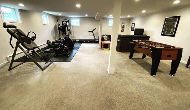 Sauna, hot tub, gym, great outdoor space!