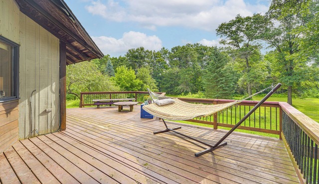 Sauna & Porch: 'Writer's Croft of Otter Creek' Gem