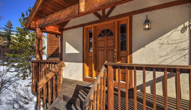 Sauterne Sanctuary 3br 3ba 3 Bedroom Home by RedAwning