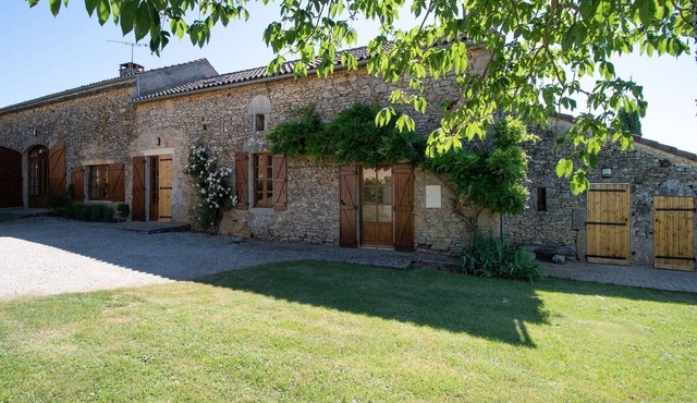 Sauveterre Pool Escape