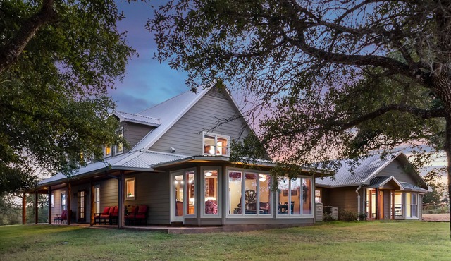 Savage Ranch & Vineyard - 39 acres, upscale ranch, gourmet kitchen, pool/spa