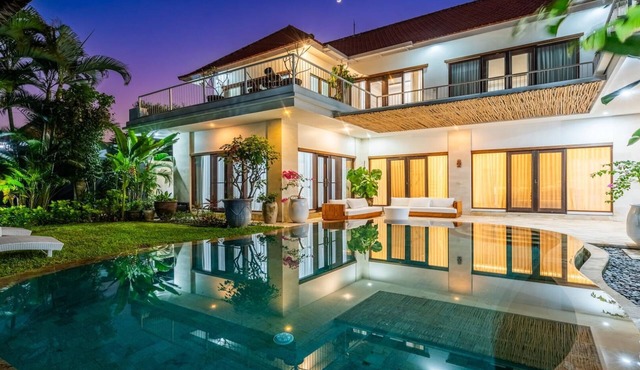 Savanna – 3BR Modern, Spacious Two-Story Pool Villa