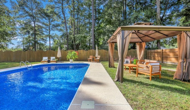 Savannah 5BR Pool, Jacuzzi, Firepit, Sports, Games
