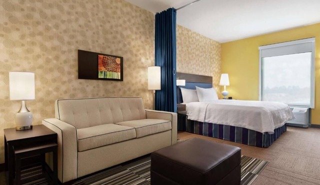 Savannah Bliss Awaits! Kitchen, Onsite Pool, Free Breakfast, Pets Allowed