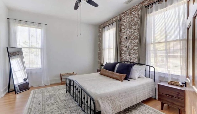 Savannah Digs - Modern | Stylish | Convenient