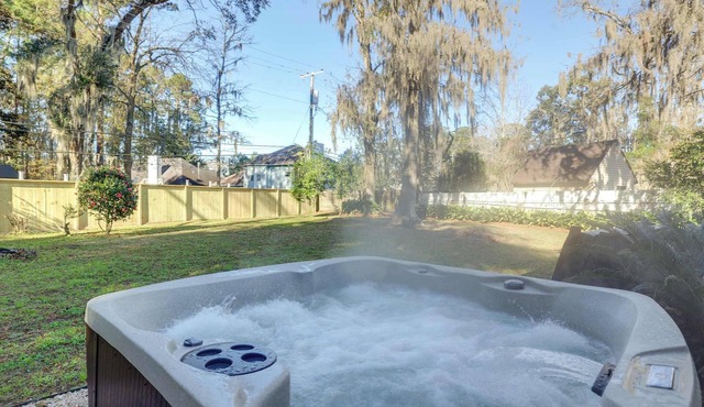Savannah Escape~Hot Tub, Dog Friendly, Wifi & W/D