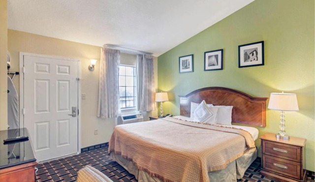 Savannah Garden Hotel