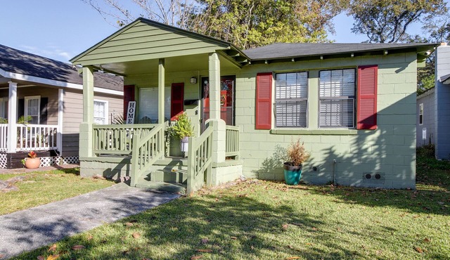 Savannah Home w/Yard ~ 3 Mi to Downtown!