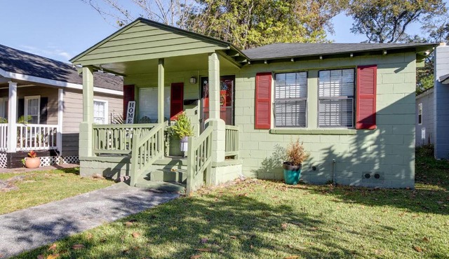 Savannah Home with Yard about 3 Mi to Downtown!