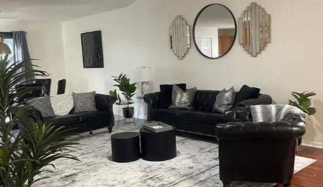 Savannah's gulf streams 15 minutes to downtown!