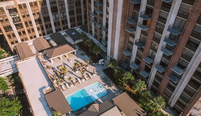 Savannah Stay | Rooftop Pool View + Dining